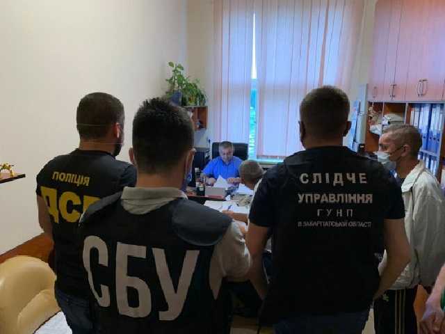 СБУ проводит обыск в Закарпатской ОГА
