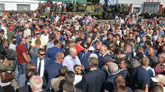 Лукашенко сообщил, что в день воскресного митинга ему позвонила Меркель