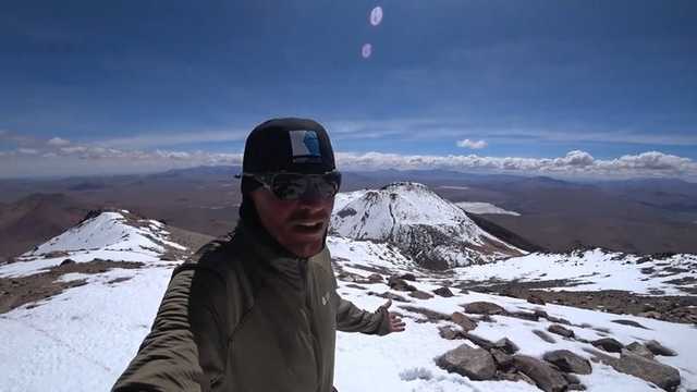 Украинец покорил вулкан высотой более 6 тысяч метров на велосипеде