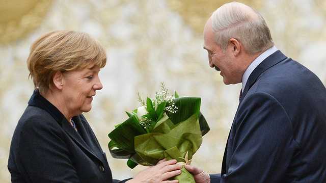 Лукашенко проигнорировал звонок Меркель и через Путина передал просьбу не вмешиваться