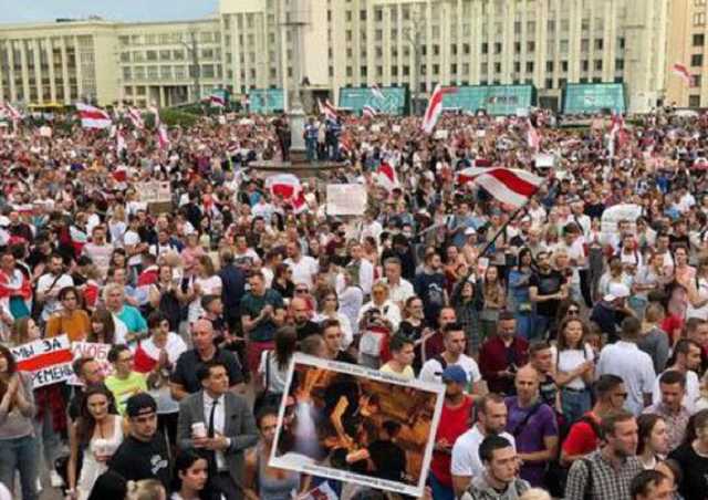 Протесты в Беларуси: в центре Минска собралось около 20 тысяч человек