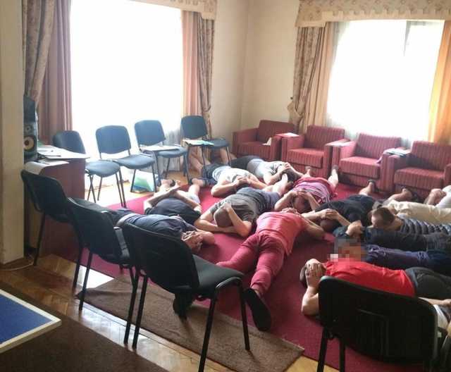 На Львівщині працював «реабілітаційний центр», де незаконно утримували десятки людей