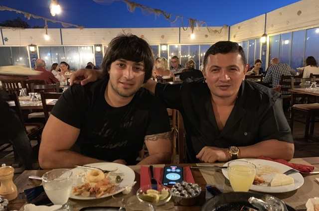 Надир Салифов со своим будущим убийцей Хаганом Зейналовым в Турции