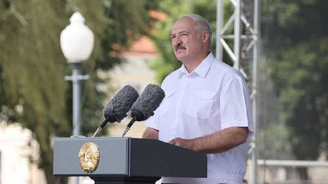 Лукашенко собрался закрыть бастующие предприятия в Беларуси