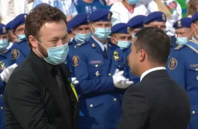 Зеленский присвоил DZIDZIO и белорусу Сергею Михалку звание заслуженного артиста Украины