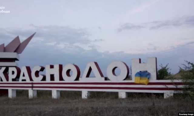 В оккупированном Луганске, Крыму и Москве запестрели флаги Украины