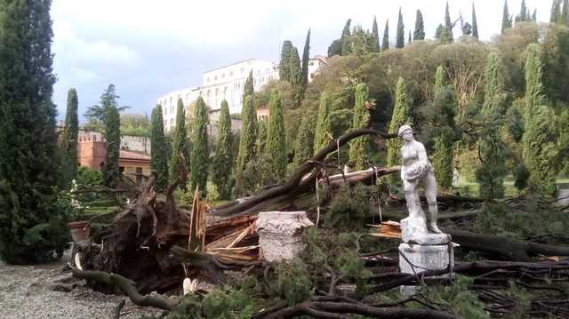 Северо-восток Италии накрыл мощный ураган