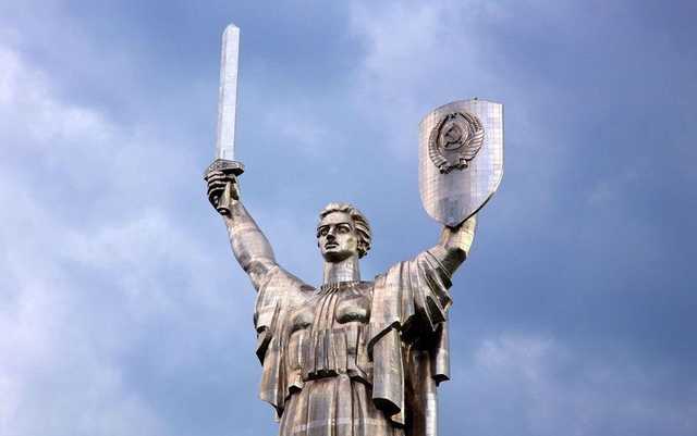 В Институте нацпамяти придумали, как декоммунизировать мост Патона и Родину-мать