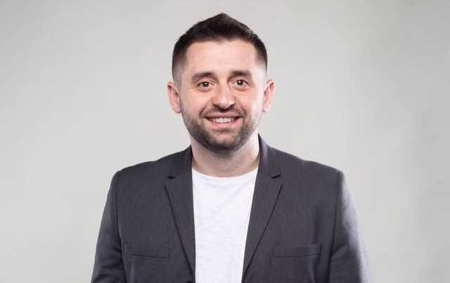 Журналисты показали особняк Арахамии, купленный по цене однокомнатной квартиры