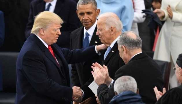 Байден опережает Трампа в ключевых штатах, однако отрыв сокращается, – предвыборный опрос