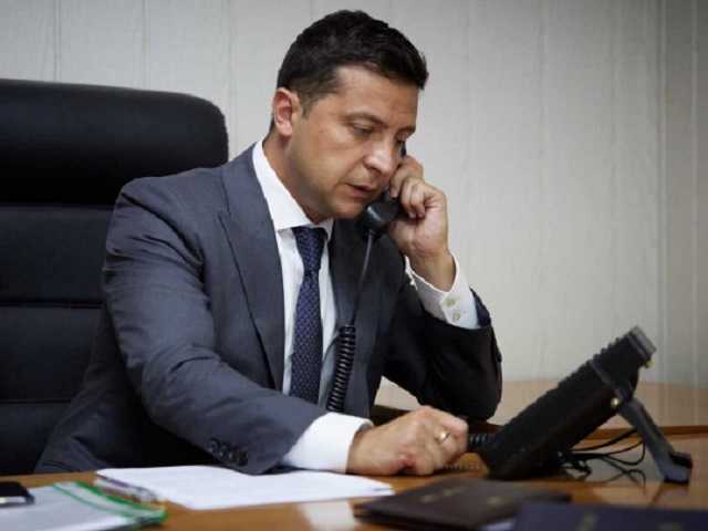 Зеленский опоздал на футбол из-за Помпео