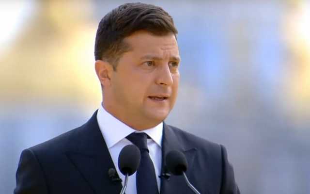 Украинцам показали зарплату Зеленского