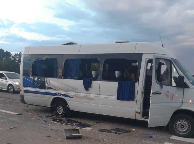 В мережі з’явилося відео нападу на автобус на соратників Ківи