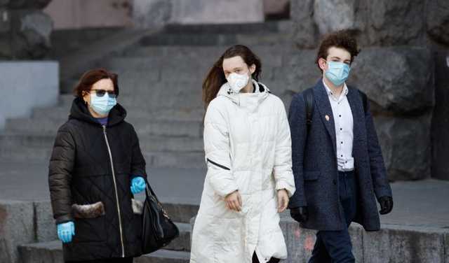 В Париже вводят обязательный масочный режим на улице