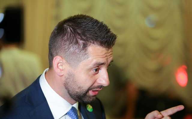 Съезд “Слуги народа” переносили из-за вспышки коронавируса в офисе партии