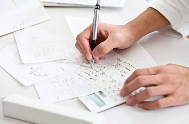 Нардепи хочуть карати за продаж і купівлю курсових робіт