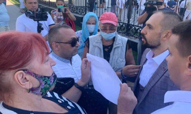 Охорона Ківалова в Одесі розігнала акцію протесту біля церковно-приходської школи, – ЗМІ