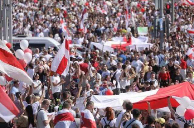 В Минске студенты выиграли битву с силовиками под зданием КГБ