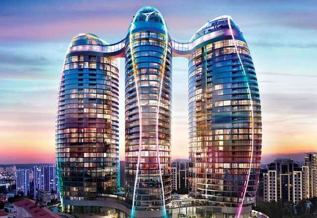 В центре Киева огонь охватил башню комплекса Taryan Towers