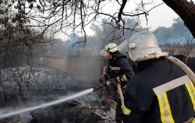 На Луганщині триває масштабна пожежа, є жертви