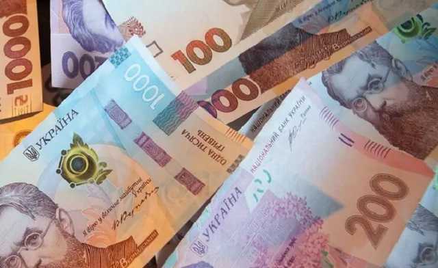 C такой минималкой украинцы будут бежать из страны: как стараются "слуги"