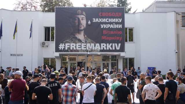 Під будівлею МВД ветерани вимагають покарати “тітушок” Киви