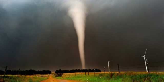 В Одессе пронесся смерч: очевидцы сняли стихию на видео