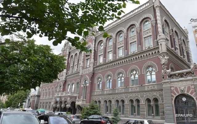 Нацбанк в шесть раз сократил покупку валюты