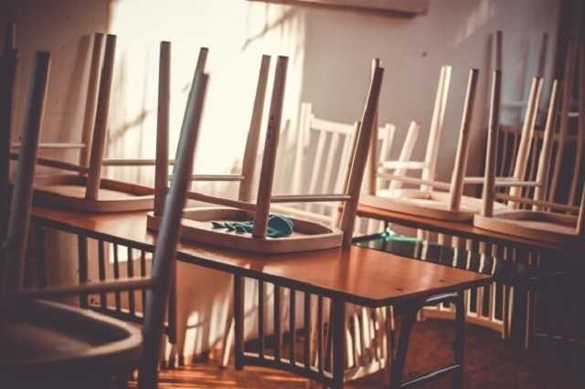 Сразу семь областей вернутся в "красную зону": где будут закрыты школы