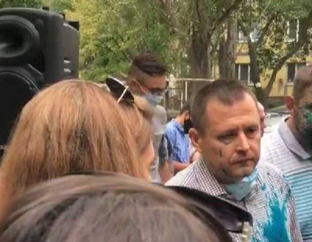 В мэра Днепра выстрелили, запачкав зеленкой