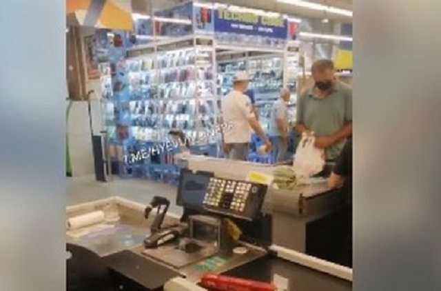 В Днепре девушка явилась в супермаркет полностью обнаженной