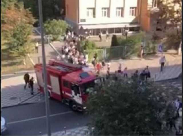 В Киеве в четвертый раз за неделю "заминировали" гимназию