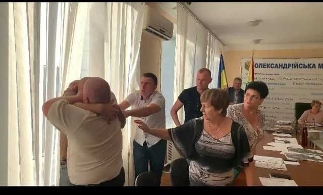 На Кировоградщине подрались члены избирательной комиссии