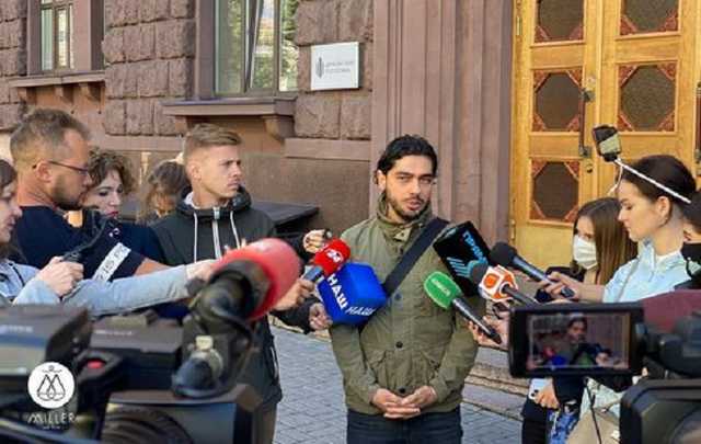 Адвокат розповів про допит Лероса в ДБР