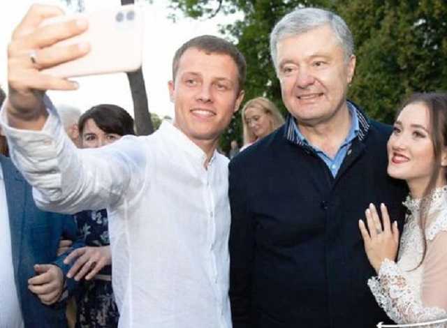 Порошенко танцевал под "Гуцулку Ксеню" в пиджаке за 82 тысячи