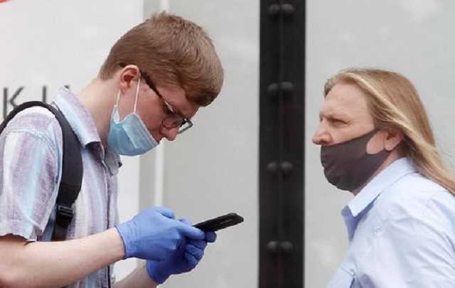 Тим, хто носить маску на підборідді, показали, якими вони мали би бути