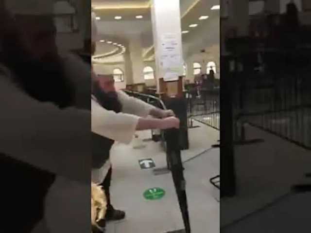 В Умани хасиды снесли часть карантинного забора