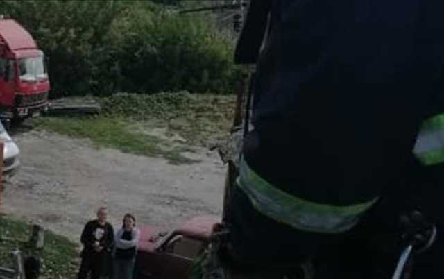 У Рівному п’яний чоловік заліз на дах АЗС і ліг спати