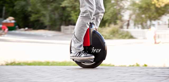 В Тернополе маршрутка насмерть сбила мужчину на моноколесе