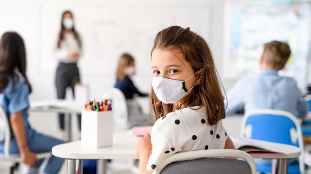 Почему Украине нельзя закрывать школы на карантин — вирусолог