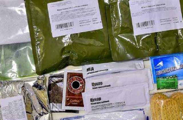 Кормят просрочкой: бойцы ВСУ показали отвратительные сухпайки