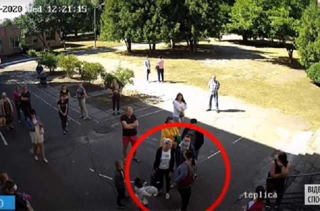 Отказалась сдавать деньги: родители школьников подрались в Черкассах