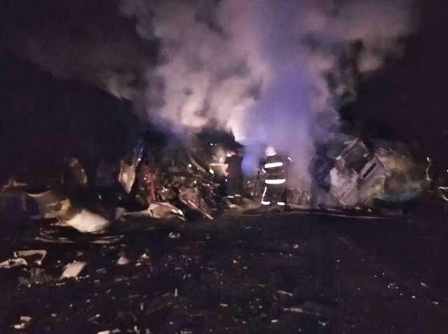 В Николаевской области от столкновения загорелись два грузовика, есть погибшие