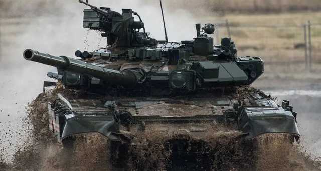 В России на учениях военные попали в собственный танк ПТУРом