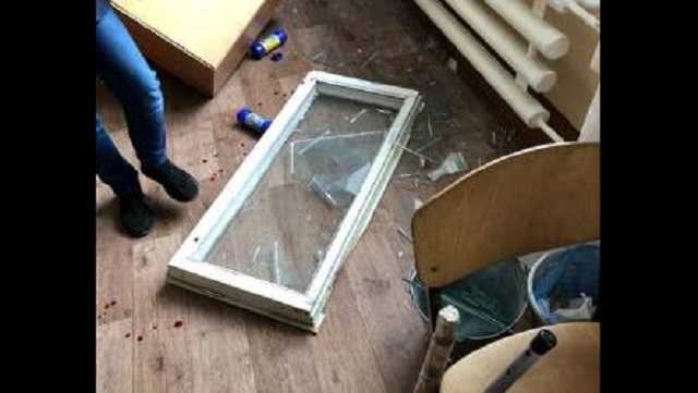 В сумской школе во время урока на детей упало окно