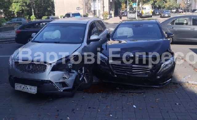 Знову на пішохідному переході: в центрі Києва сталася ДТП за участю сина Шуфрича