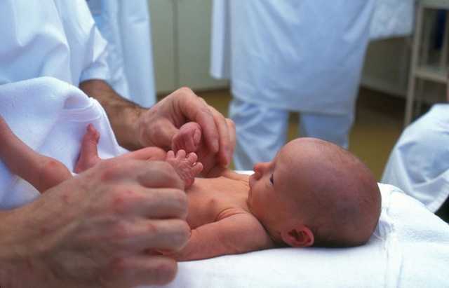 В Киеве суррогатная мать не смогла забеременеть и продала китайской паре собственного ребенка