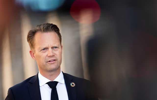 Глава МИД Дании извинился за секс с несовершеннолетней