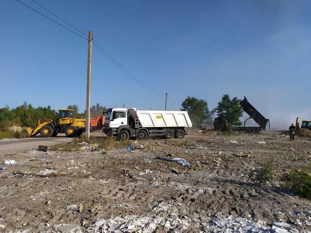 Киевлянам из-за пожара на свалке власти советуют не выходить из домов