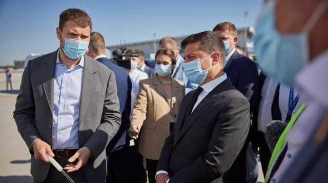 Гарантии малому бизнесу и поддержка инвалидам с детства. Зеленский подписал законопроекты